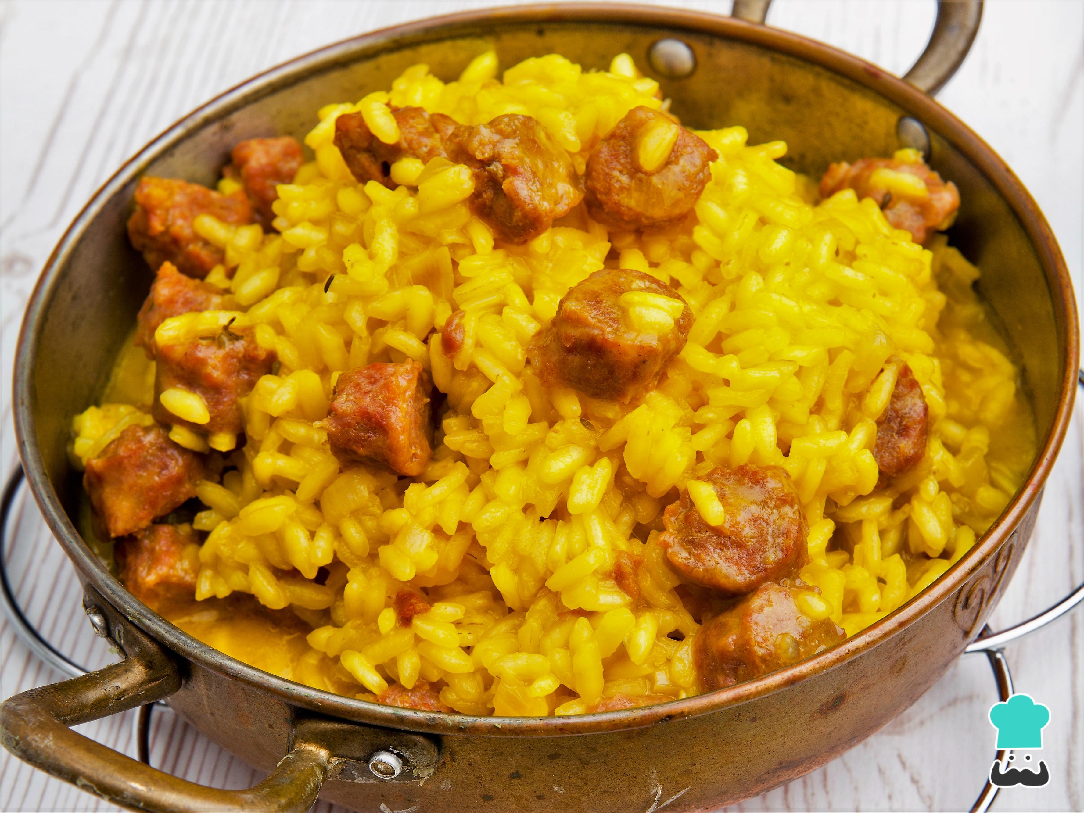 Arroz a la milanesa con salchichas Fácil