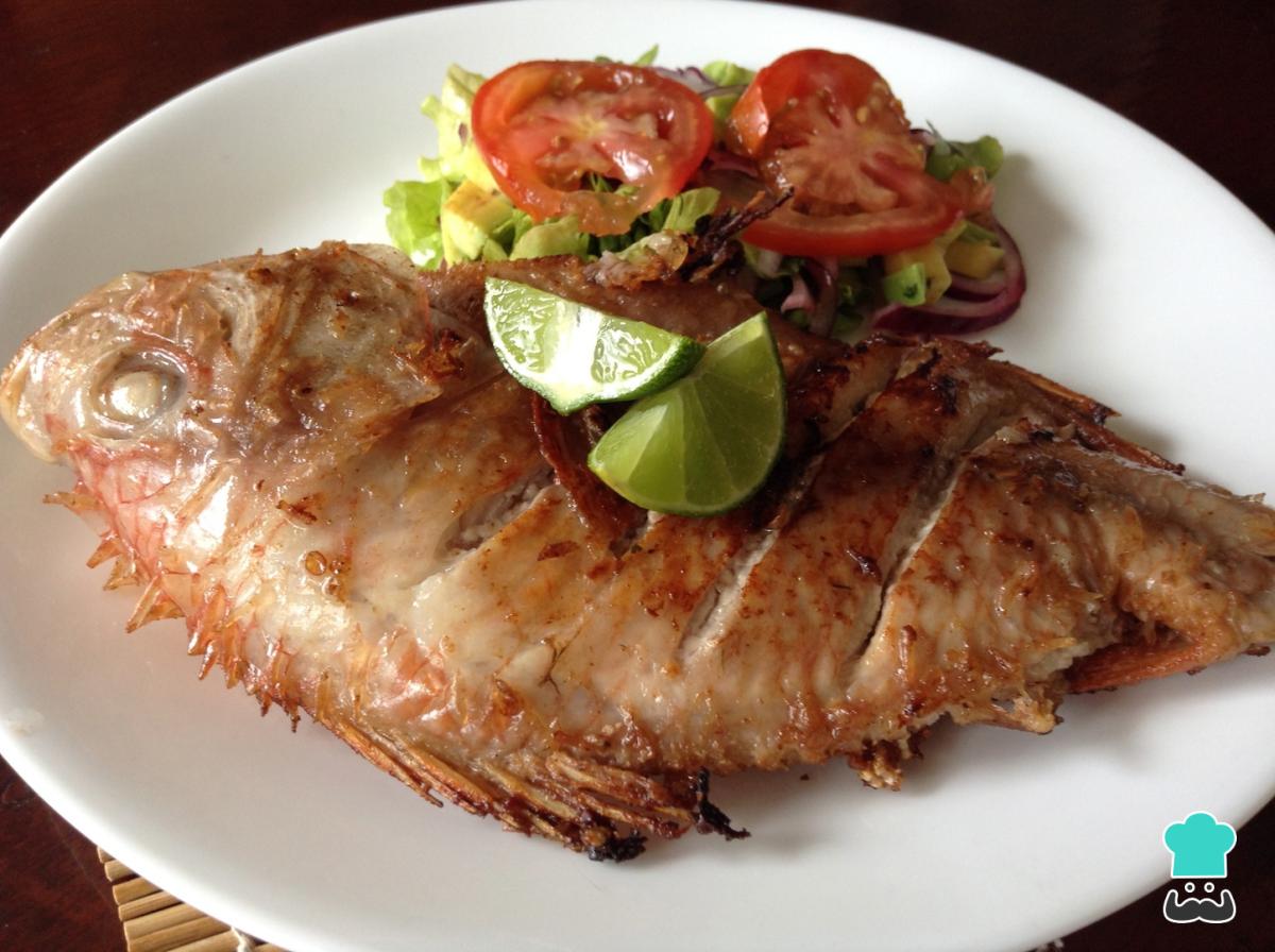 Receta de Mojarra frita con ensalada