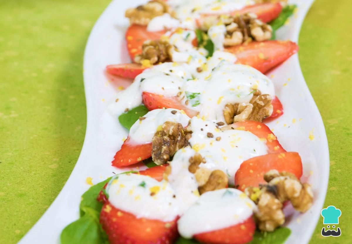 Receta de Ensalada de espinacas y fresas con yogur