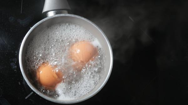 La mejor manera de cocinar huevos según los nutricionistas (y no es cómo los haces normalmente) - Huevo hervido: ¿Por qué es la forma más saludable de cocinarlo?