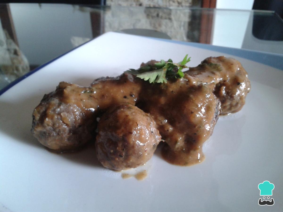 Receta de Albóndigas de carne molida en salsa de orégano