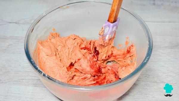 Receta de Crumble Cookies red velvet: las galletas estilo New York, crujientes por fuera y con un corazón cremoso irresistible - Paso 4