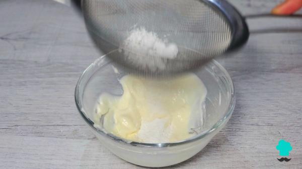 Receta de Crumble Cookies red velvet: las galletas estilo New York, crujientes por fuera y con un corazón cremoso irresistible - Paso 7