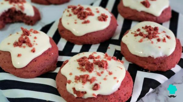 Receta de Crumble Cookies red velvet: las galletas estilo New York, crujientes por fuera y con un corazón cremoso irresistible - Paso 8
