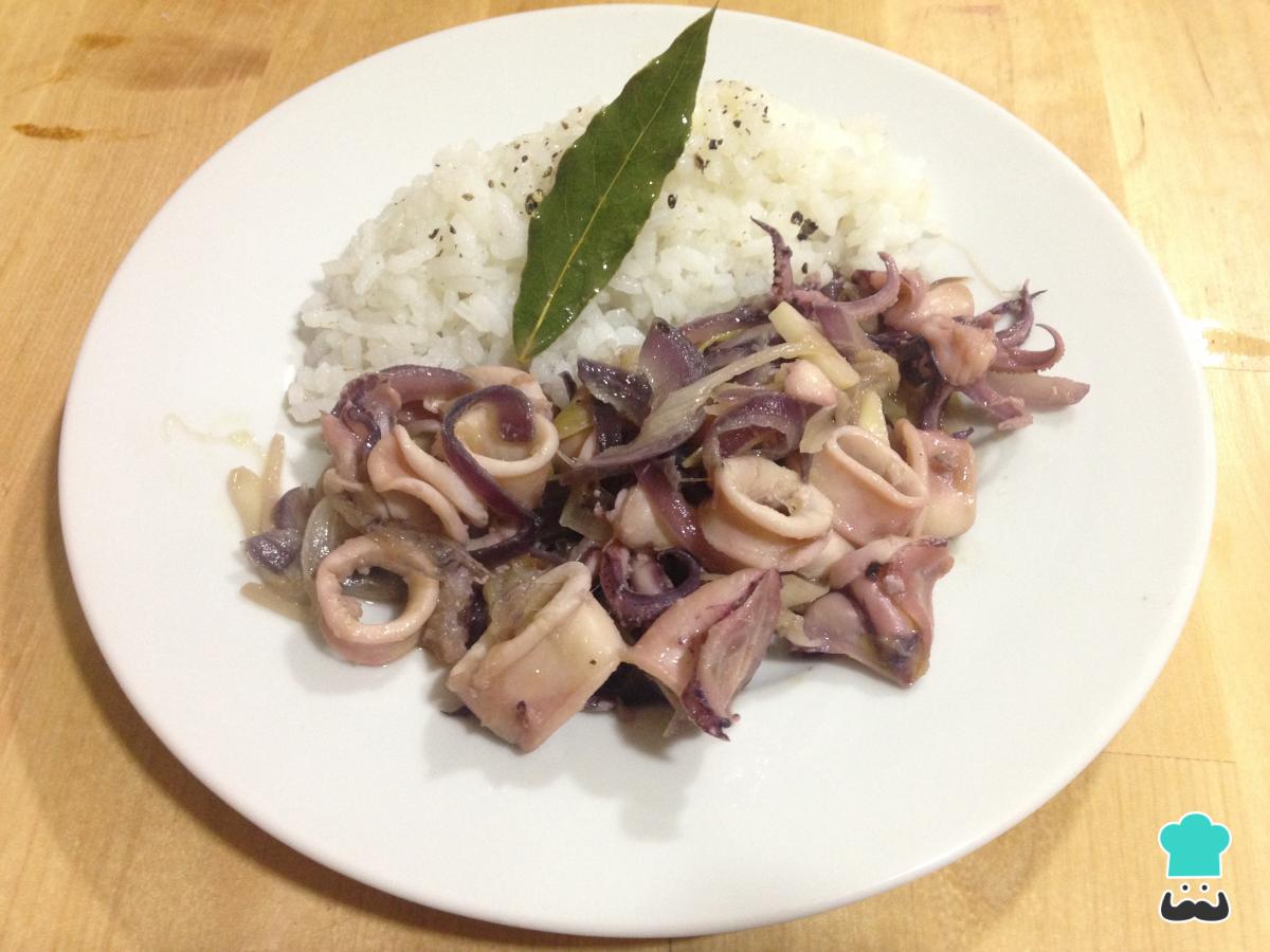 Receta de Chipirones encebollados con vino blanco