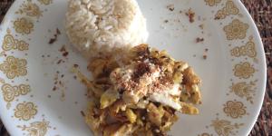 Pechuga de pollo al curry con arroz