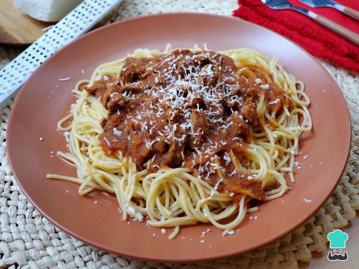 Receta de Tallarines rojos peruanos