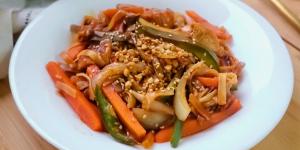Receta de Pad thai de pollo y verduras: así puedes preparar en casa el famoso plato tailandés de forma fácil