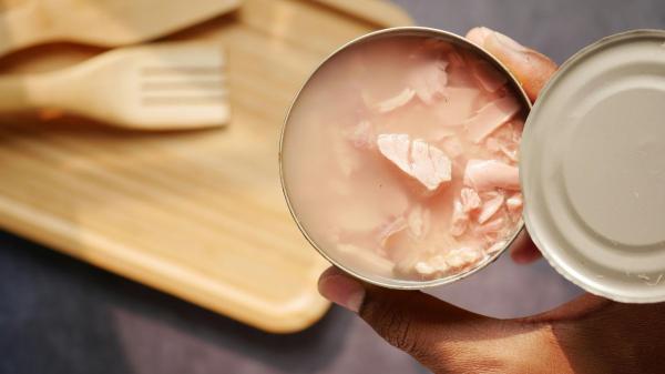 10 alimentos ricos en proteínas para comer a diario en lugar de huevos cocidos - Atún en conserva: más proteínas para ensaladas, tostadas y platos fáciles