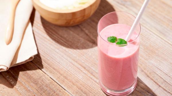 David Broncano, 41 años: “Todas las mañanas desayuno una tortilla de dos claras o yogur con fruta, pero cuando no tengo tiempo preparo un batido de gofio, frutos rojos, plátano, avena y leche” - Cómo preparar el batido de gofio de David Broncano
