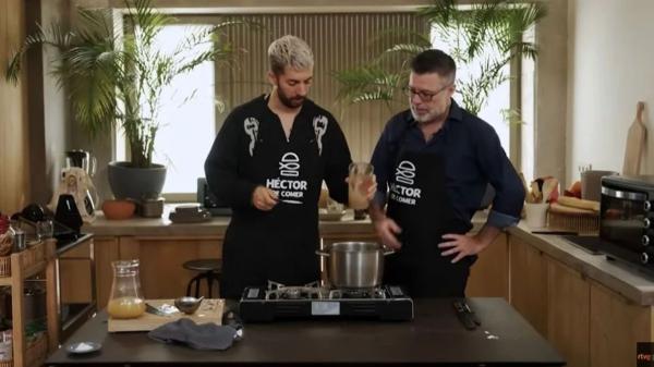 David Broncano, 41 años: “Todas las mañanas desayuno una tortilla de dos claras o yogur con fruta, pero cuando no tengo tiempo preparo un batido de gofio, frutos rojos, plátano, avena y leche” - El desayuno que David Broncano repite cada mañana