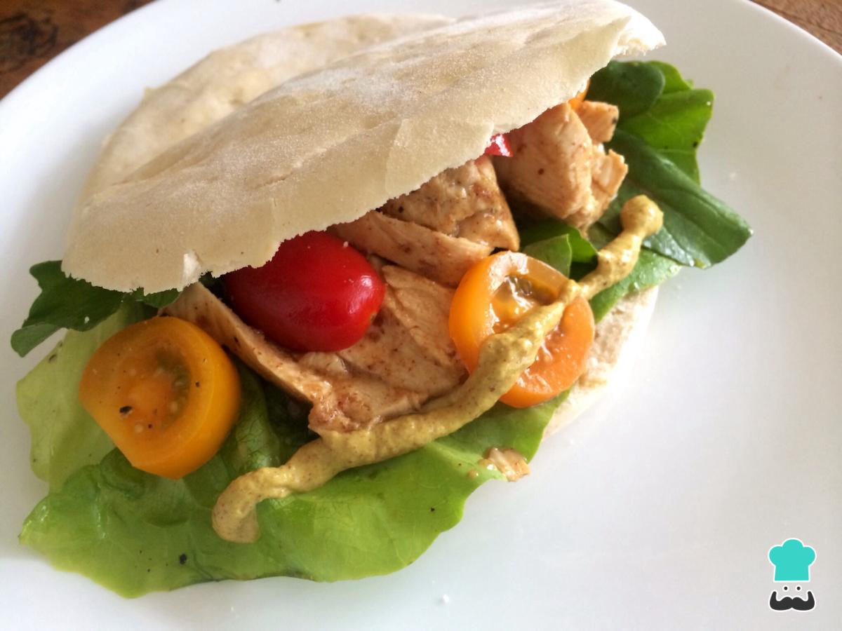 Receta de Pan de pita con pollo y mostaza