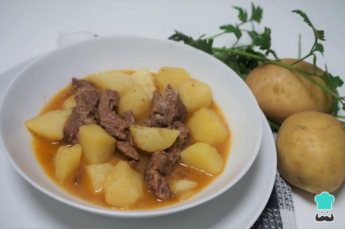 Receta de Patatas guisadas con carne de la abuela