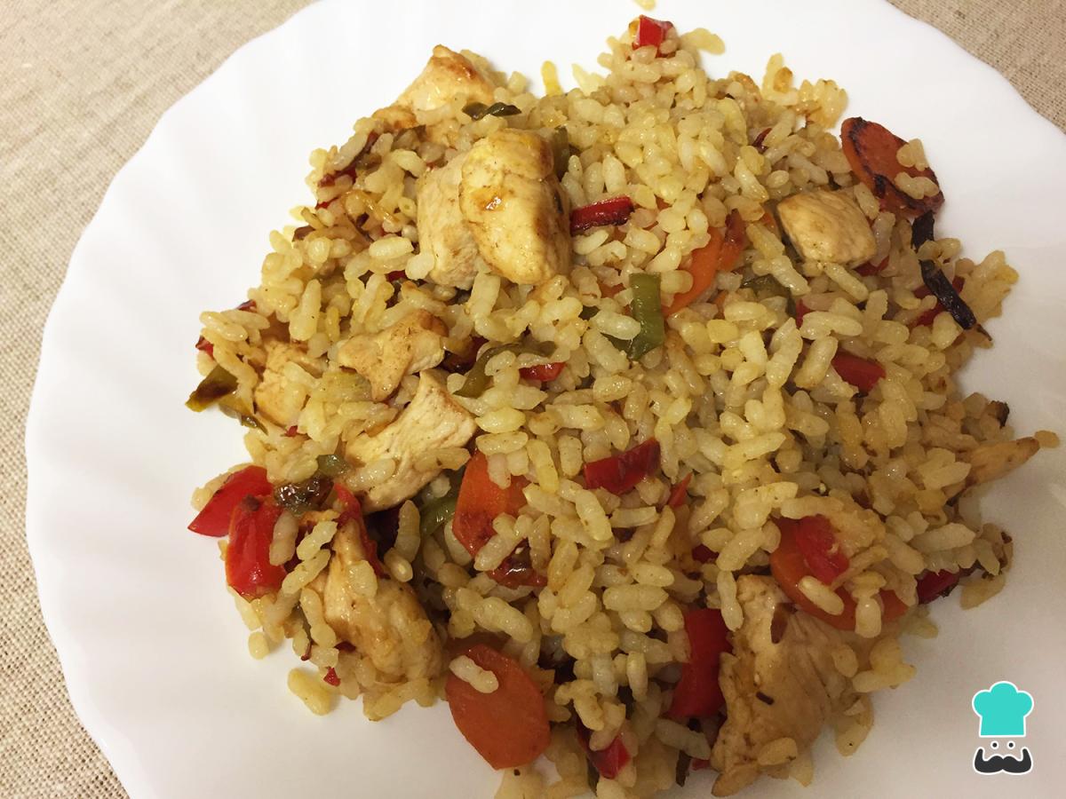 Receta de Arroz salteado con pollo y verduras