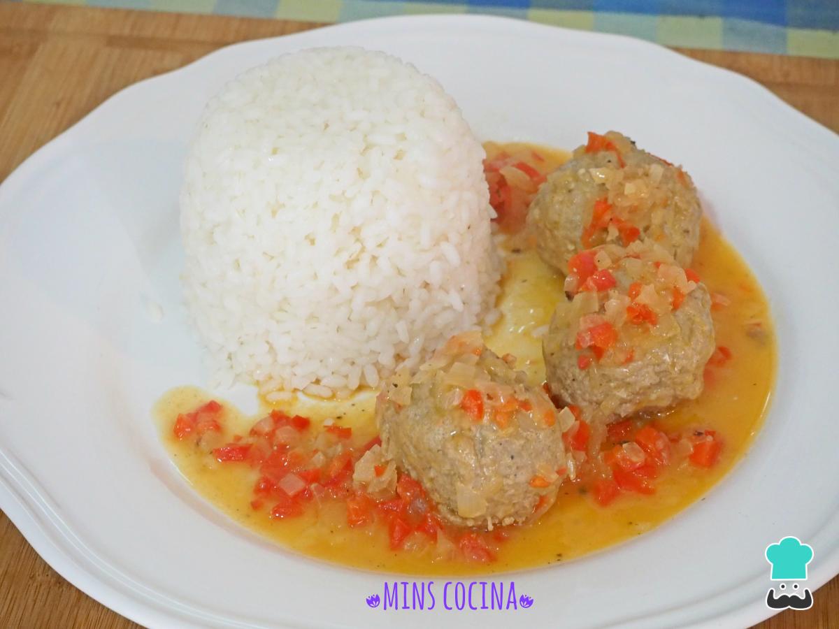 Receta de Albóndigas con cebolla y pimientos