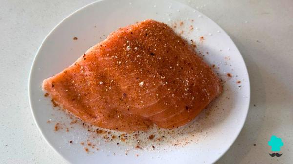 Receta de Ensalada de pasta con salmón y aguacate: fresca, saciante y rica en grasas saludables - Paso 1