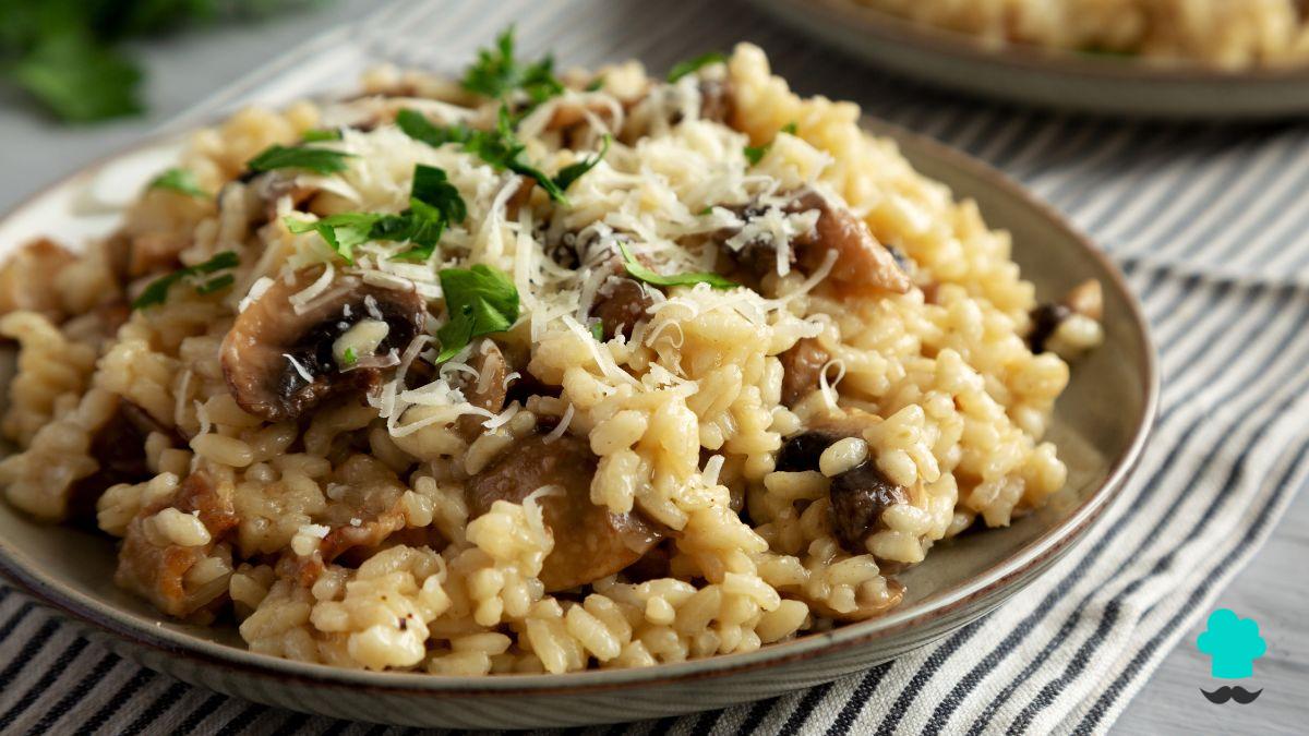 Receta de Arroz meloso con pollo y setas: un plato casero, saludable y lleno de sabor