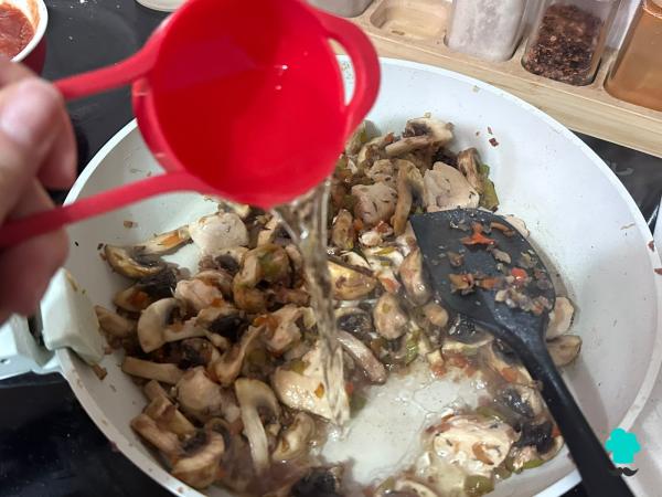 Receta de Arroz meloso con pollo y setas: un plato casero, saludable y lleno de sabor - Paso 5