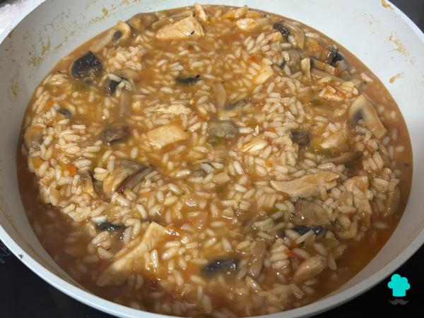 Receta de Arroz meloso con pollo y setas: un plato casero, saludable y lleno de sabor - Paso 9
