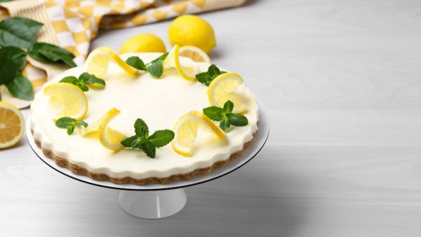 Olvida los bombones: estas 5 tartas caseras son el mejor regalo para el Día de la Madre - Tarta fría de limón sin horno: muy ligera y cremosa