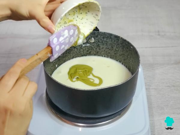 Receta de Tarta de queso y pistacho sin horno: el postre fácil que triunfa este verano por su sabor y su textura - Paso 7