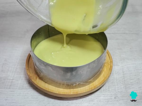 Receta de Tarta de queso y pistacho sin horno: el postre fácil que triunfa este verano por su sabor y su textura - Paso 9