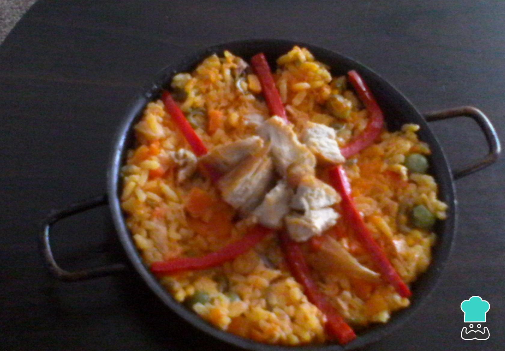 Paella de pollo sencilla