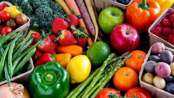 Un informe señala las doce frutas y verduras con más pesticidas: lo que debes saber antes de comerlas