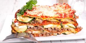 Receta de Lasaña de calabacín y carne picada: la versión ligera del clásico italiano que queda igual de jugosa