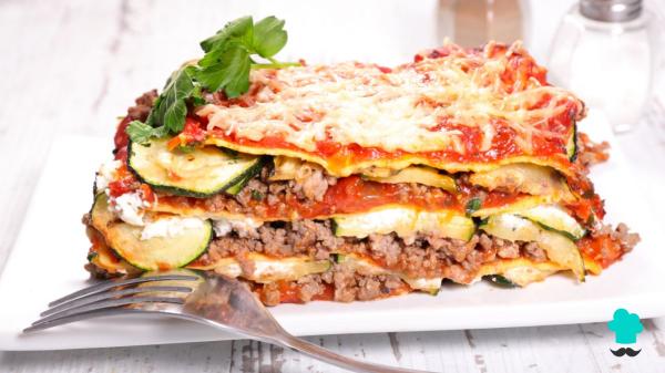 Receta de Lasaña de calabacín y carne picada: la versión ligera del clásico italiano que queda igual de jugosa