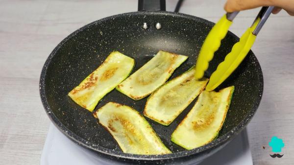Receta de Lasaña de calabacín y carne picada: la versión ligera del clásico italiano que queda igual de jugosa - Paso 10