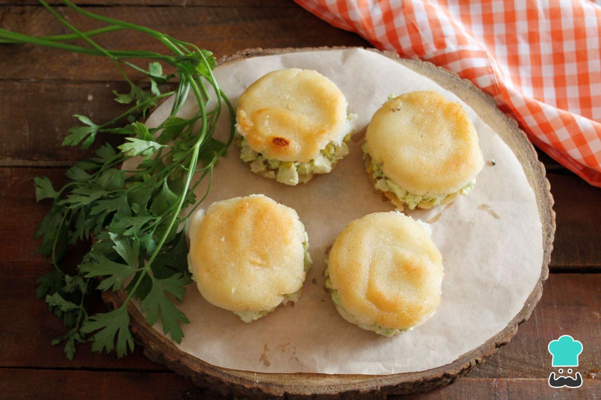Receta de Arepas de pollo y aguacate