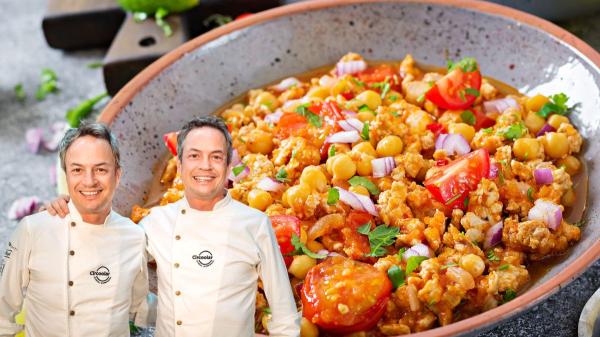 Los chefs hermanos Torres lo tienen claro: “El aquafaba es la base para que la ensalada de garbanzos quede más cremosa”