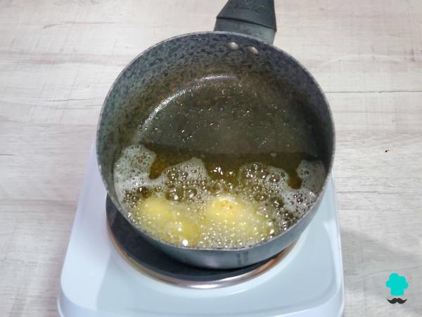 Receta de Croquetas de calabacín y queso: fáciles de preparar y muy cremosas por dentro - Paso 11