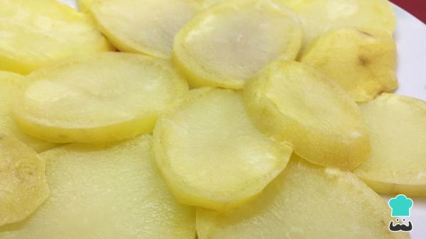 Receta de Bacalao al horno con patatas: la receta fácil y jugosa perfecta para Semana Santa - Paso 2