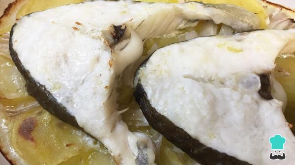 Receta de Bacalao al horno con patatas: la receta fácil y jugosa perfecta para Semana Santa - Paso 5