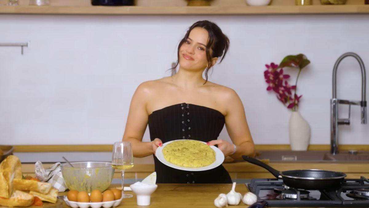 Del bizcocho 14 Kilates a la tortilla de patatas con cebolla: las recetas estrella de Rosalía