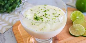 Receta de Postre de limón con 3 ingredientes sin horno: cremoso, refrescante y perfecto para cualquier ocasión