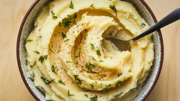 Samantha Vallejo-Nágera, chef: “El puré de patatas más fácil y cremoso se hace a mano, con 200 g de mantequilla y leche caliente” - Paso a paso: cómo hacer el puré de patatas de Samantha Vallejo-Nágera