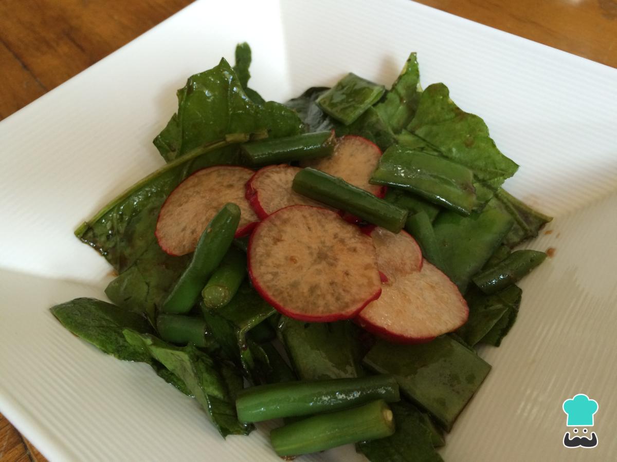 Receta de Ensalada de espinaca y rabanitos
