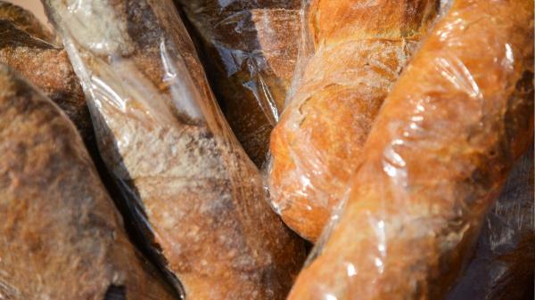 José Roldán, maestro panadero: “Cuando llega el calor, la bolsa de plástico conserva mejor el pan que la de tela” - Ni bolsa de tela ni de papel: así recomienda José Roldán conservar el pan en pleno calor