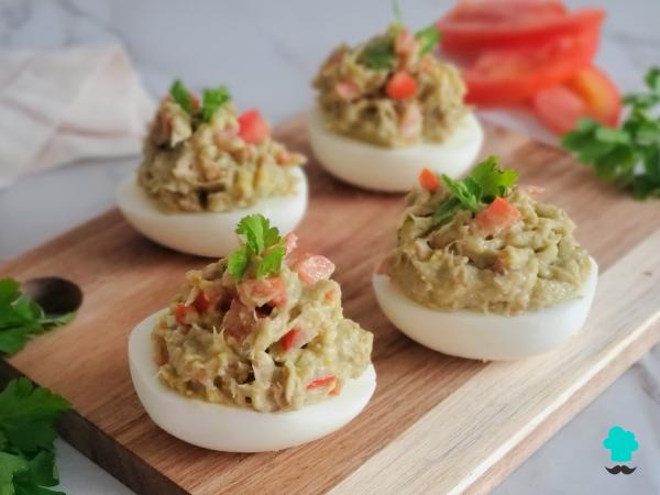 Receta de Huevos rellenos de aguacate y atún: fáciles, rápidos y muy cremosos - Paso 7