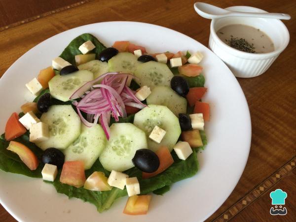 Receta de Ensalada griega con yogur