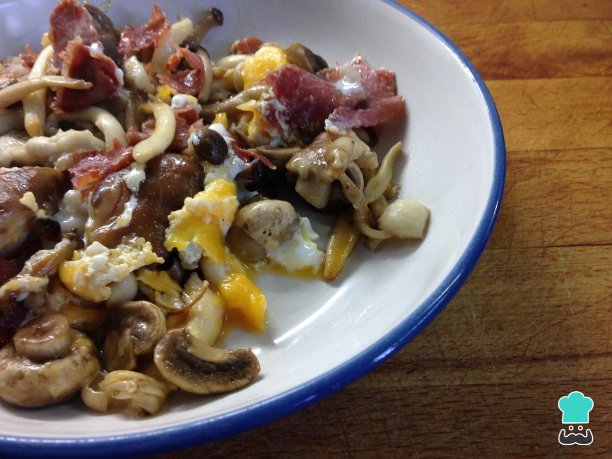 Receta de Setas con jamón y huevo