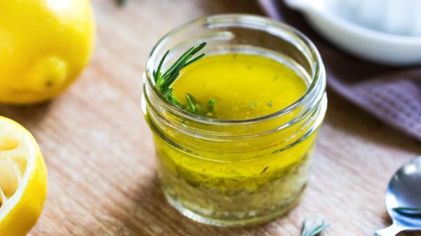 Mezclar limón con aceite de oliva y ajo: para qué sirve y por qué lo recomiendan - Cómo preparar el aliño de limón, aceite de oliva y ajo paso a paso