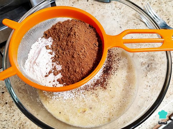 Receta de Pan o pastel de plátano con chocolate - Paso 4