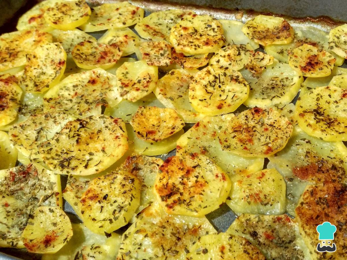 Receta de Patatas al horno con hierbas aromáticas