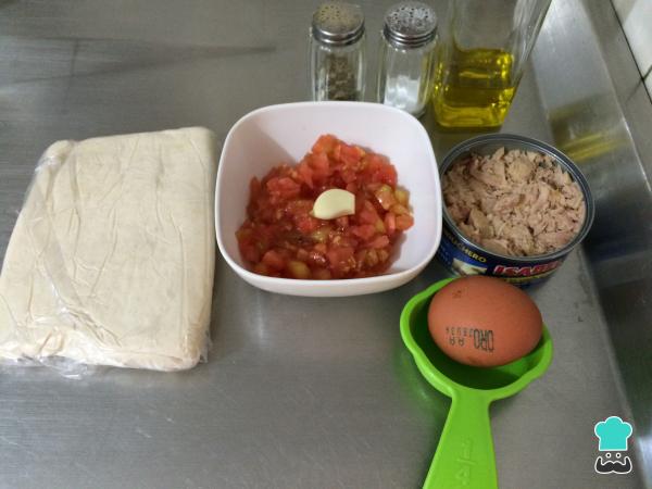 Receta de Hojaldre de atún y tomate - Paso 1