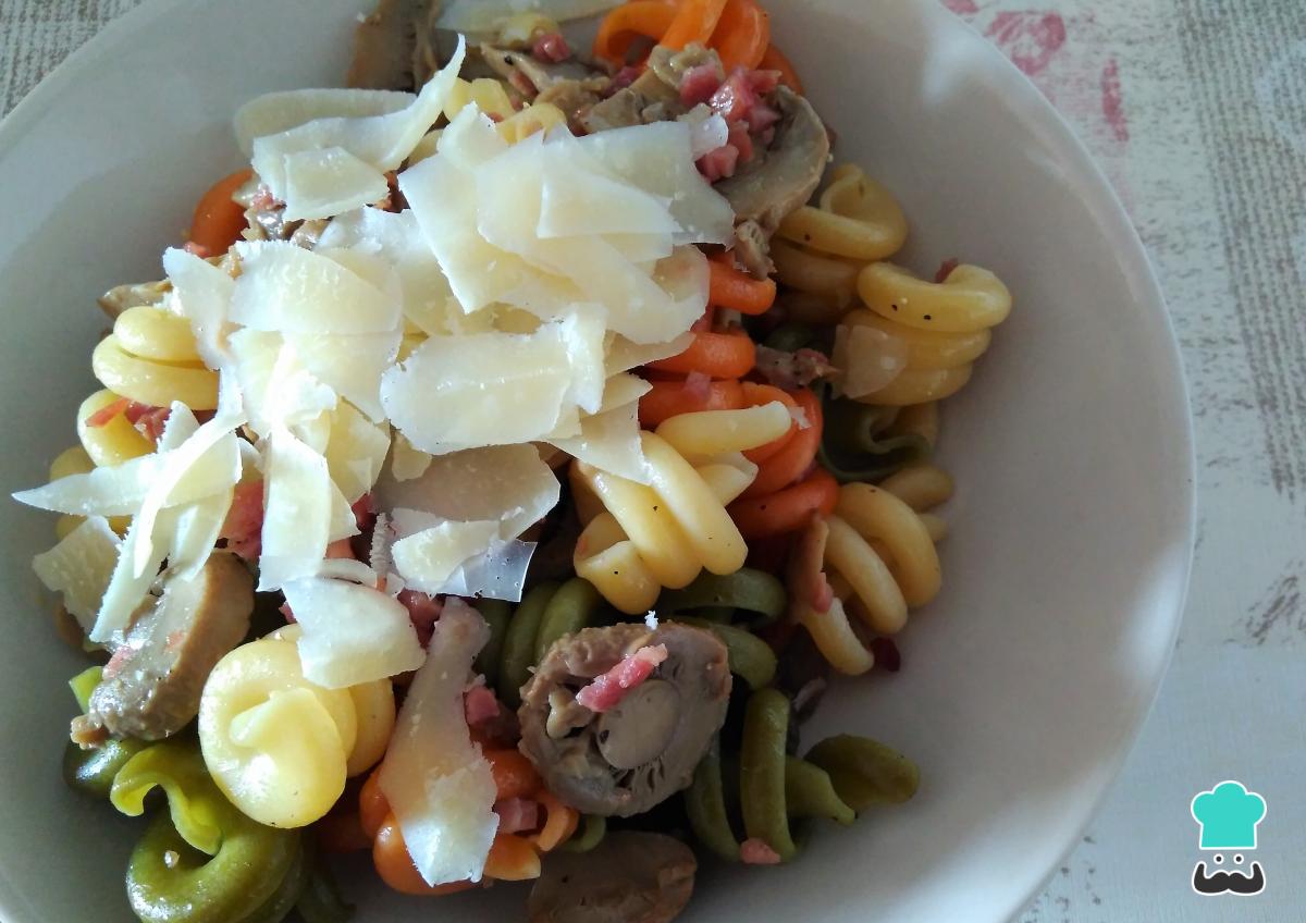 Receta de Pasta con jamón y champiñones