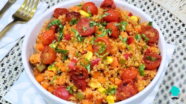 Receta de Bowl de quinoa con verduras salteadas: el plato exprés más saludable y lleno de sabor